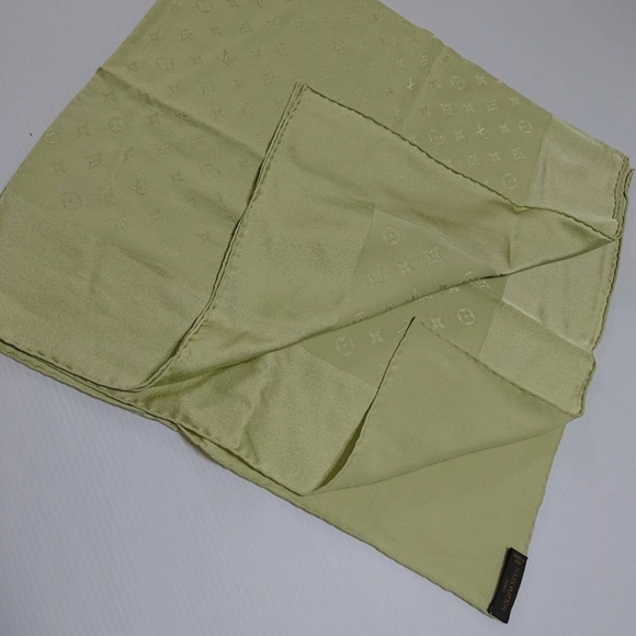 LOUIS VUITTON SILK MONOGRAM SCARF - Picture 8 of 12